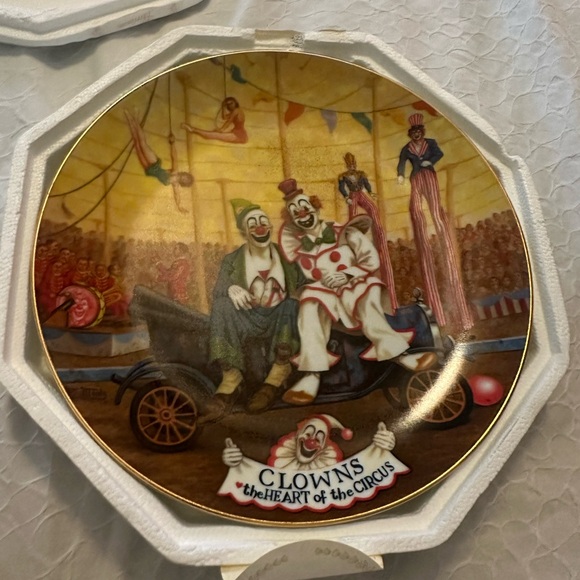 Vintage Ringling Bros & Barnum and Bailey Circus "Clowns" Plate (P9) - Picture 4 of 8